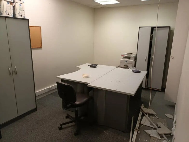 Local commercial dans Cléon à louer - Photo de l’immeuble – Image 3 sur 9