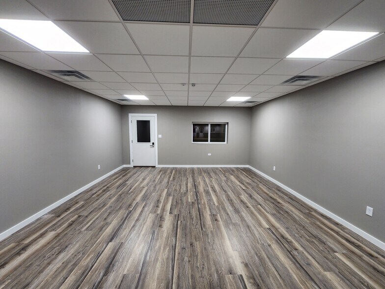 9663 230th Ave, Anamosa, IA à louer - Photo de l’immeuble – Image 3 sur 21