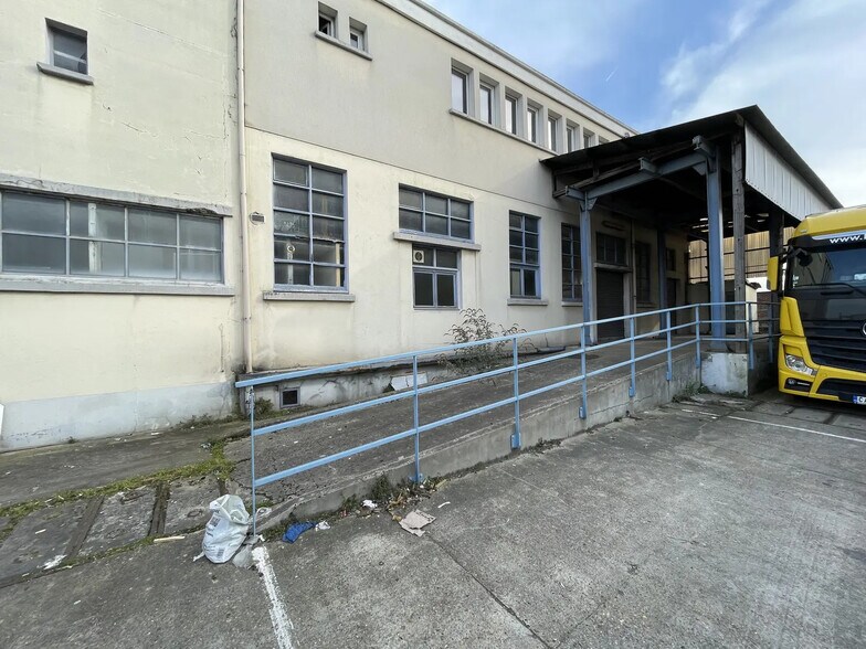 23 Rue De Stalingrad, Bobigny à louer - Photo de l’immeuble – Image 2 sur 2