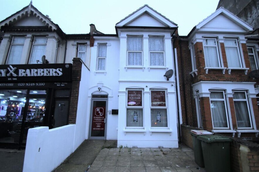 329 High Street North, Londres à vendre - Photo de l’immeuble – Image 2 sur 33