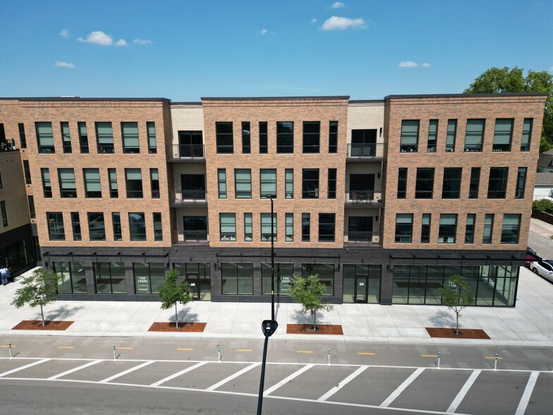 8001 Kercheval St, Detroit, MI à louer - Photo de l’immeuble – Image 1 sur 11