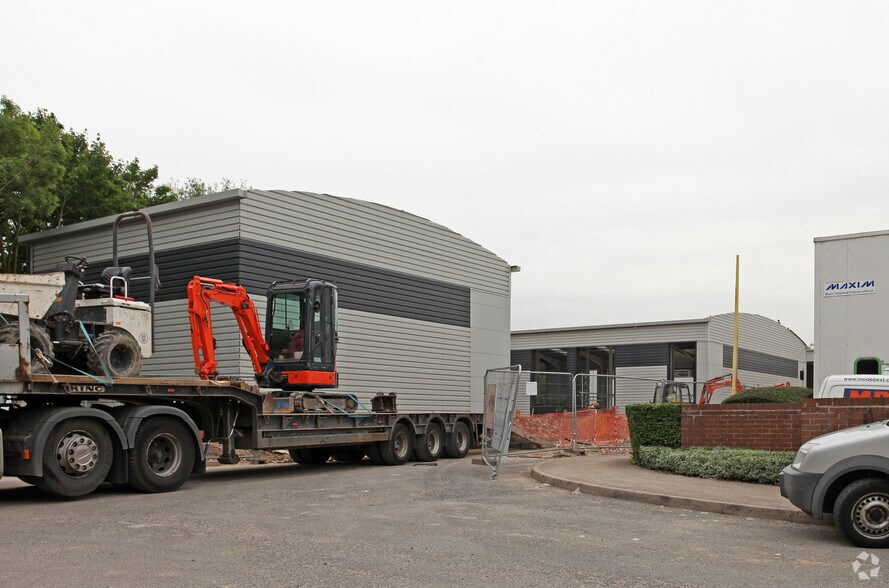 Access 12, Theale portefeuille de 12 biens à vendre sur LoopNet.fr - Photo principale – Image 3 sur 3