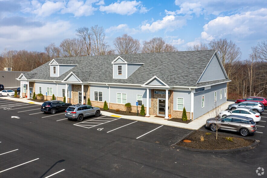 267 S Westfield St, Feeding Hills, MA à louer - Photo principale – Image 1 sur 7