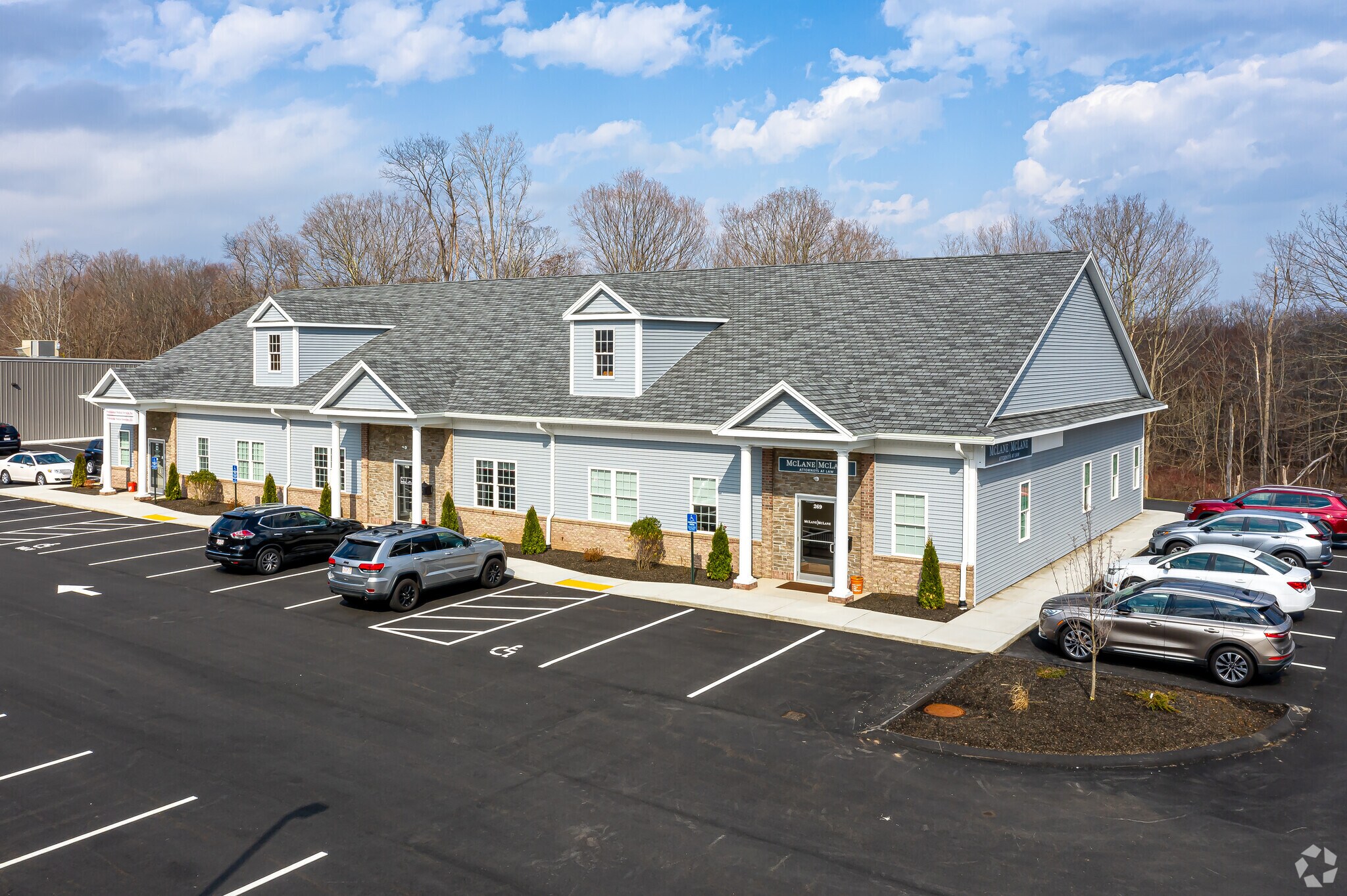267 S Westfield St, Feeding Hills, MA à louer Photo principale– Image 1 sur 8