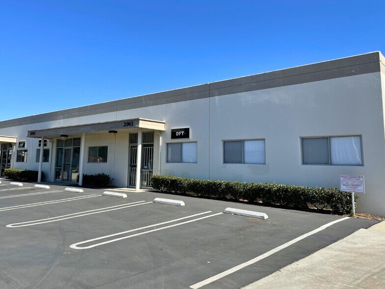 2021-2041 S Lyon St, Santa Ana, CA à louer - Photo de l’immeuble – Image 3 sur 7