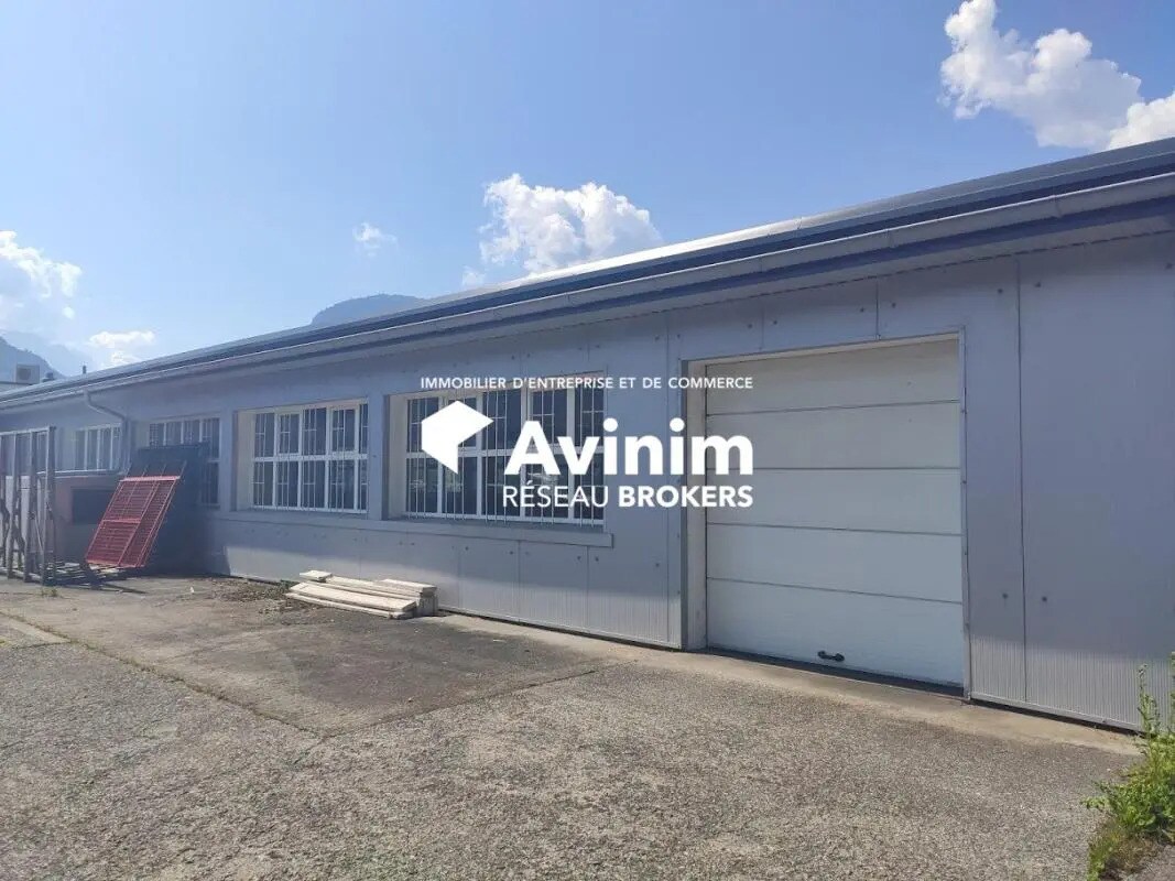 Local d’activités dans Cluses à louer Photo de l’immeuble– Image 1 sur 4