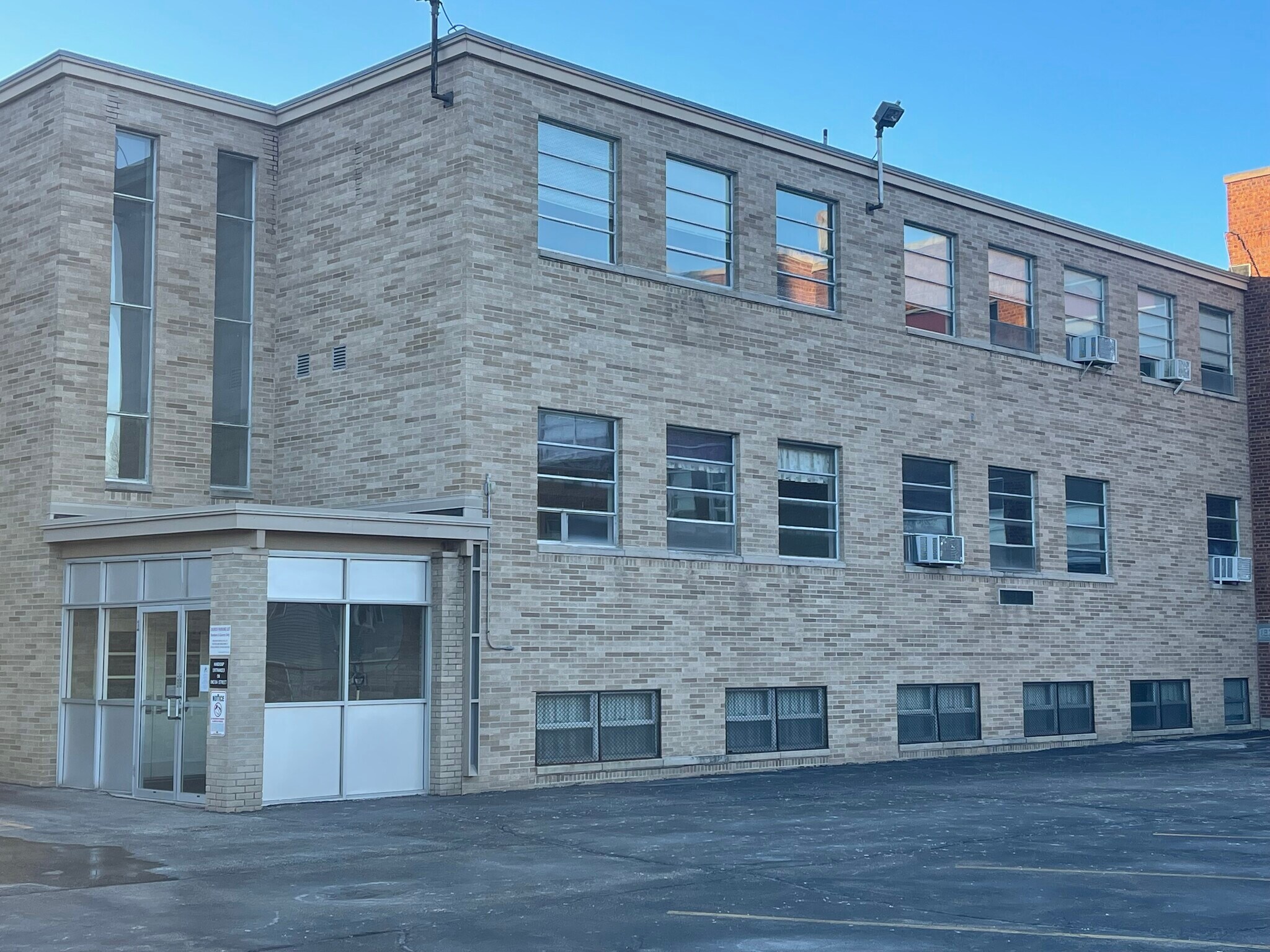 912 N Oneida St, Appleton, WI à louer Photo de l’immeuble– Image 1 sur 2