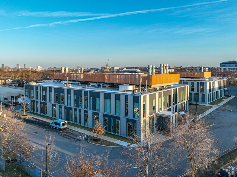 490 Arsenal Way, Watertown, MA à louer - Photo de l’immeuble – Image 1 sur 5