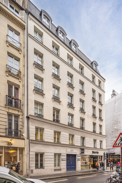 39 Rue Saint-Lazare, Paris à louer - Photo de l’immeuble – Image 3 sur 4