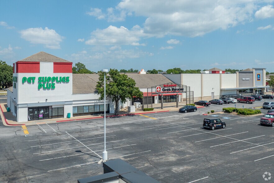 8221 E 61st St, Tulsa, OK à louer - Photo de l’immeuble – Image 3 sur 24
