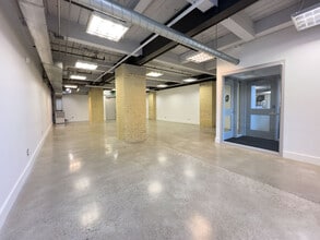 219 Dufferin St, Toronto, ON à louer Photo de l’immeuble– Image 2 sur 7