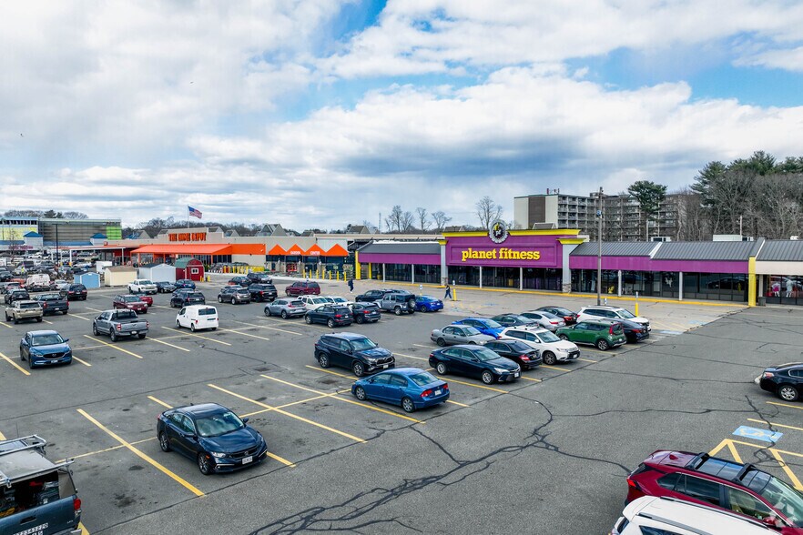 715 Crescent St, Brockton, MA à louer - Photo principale – Image 1 sur 26