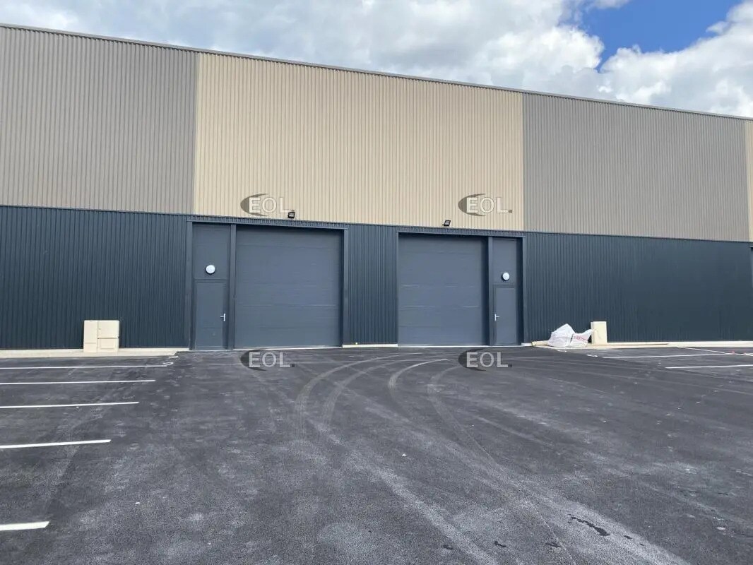 Local d’activités dans Aubergenville à louer Photo de l’immeuble– Image 1 sur 9