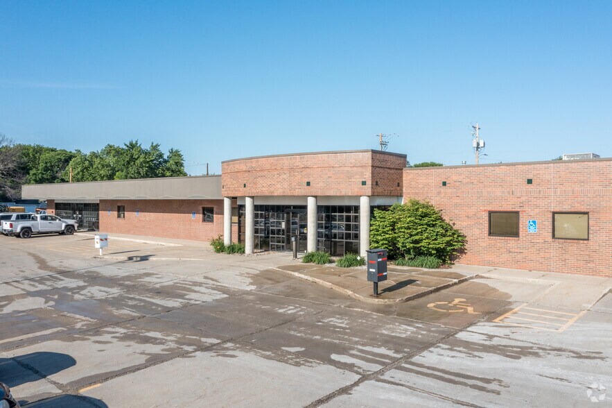 220 W 1st St, Ankeny, IA à louer - Photo de l’immeuble – Image 2 sur 9