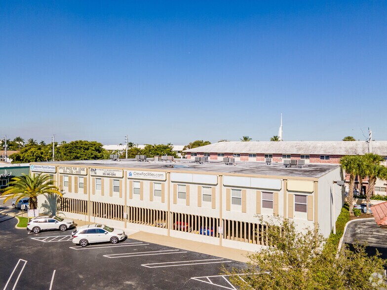 2501 E Commercial Blvd, Fort Lauderdale, FL à louer - Photo de l’immeuble – Image 3 sur 10