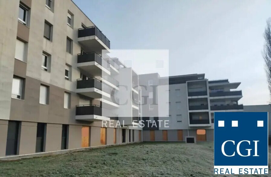 Local d’activités dans Meylan à louer - Photo de l’immeuble – Image 3 sur 10