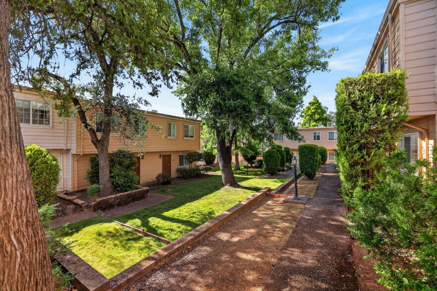 3959 Arthur Ct, Cameron Park, CA à vendre - Photo de l’immeuble – Image 3 sur 12