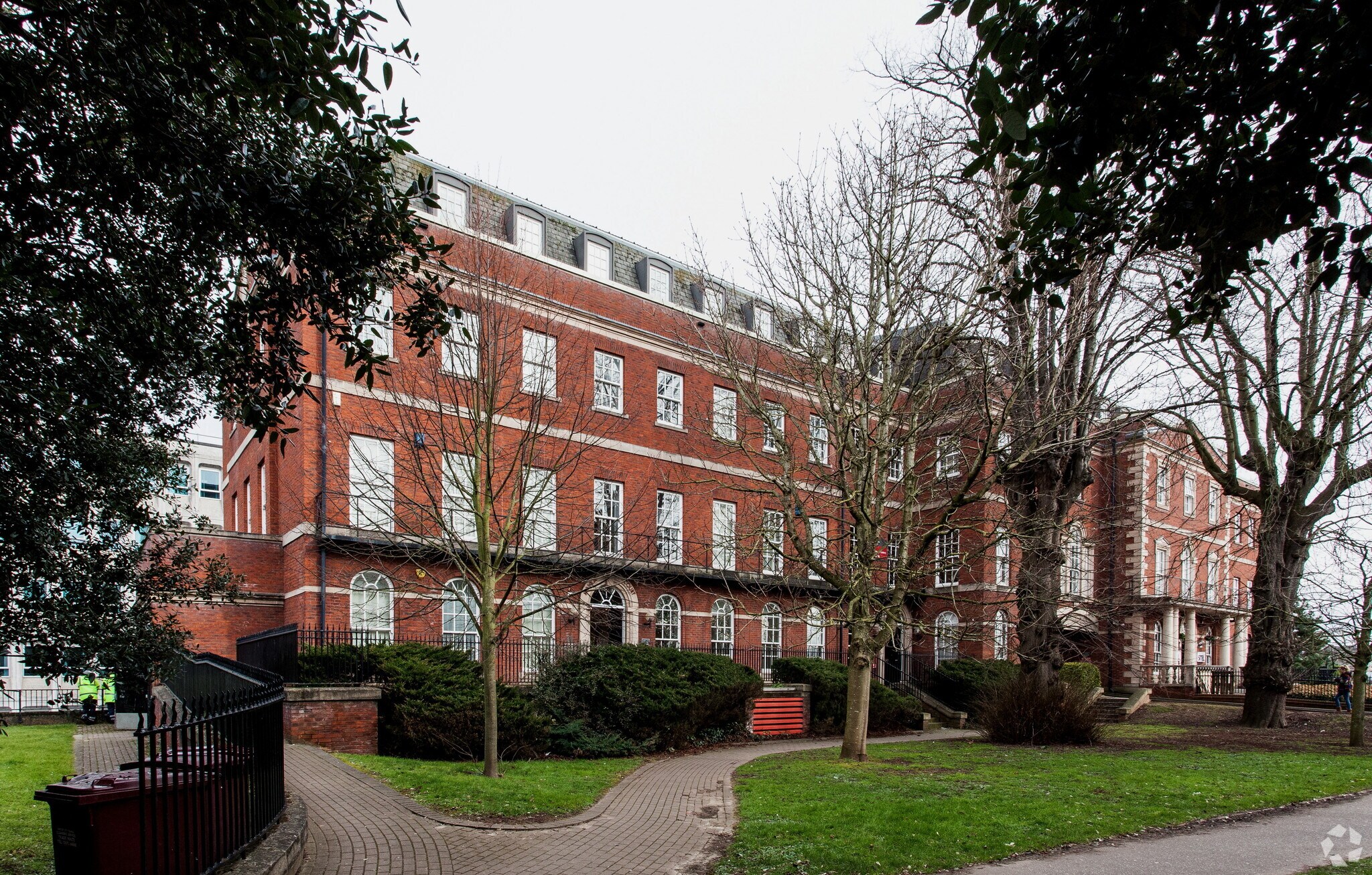 Manor Court, Exeter à louer Photo principale– Image 1 sur 11