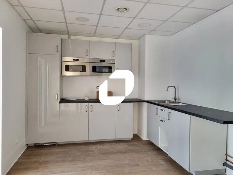 Bureau dans Ivry-sur-Seine à louer - Photo de l’immeuble – Image 2 sur 7