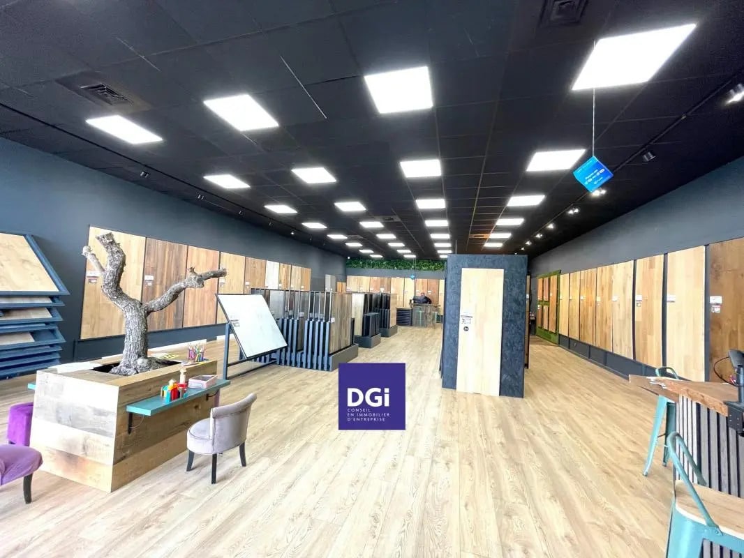 Local commercial dans Nîmes à louer Photo intérieure– Image 1 sur 5