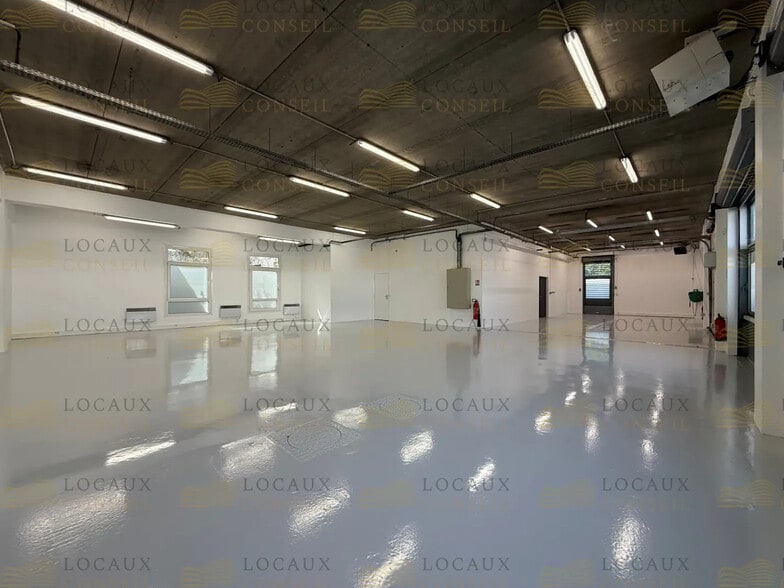 163 Rue De La Belle Etoile, Roissy-en-France à louer - Photo de l’immeuble – Image 1 sur 6