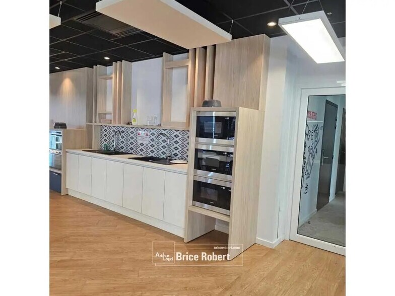 Bureau dans Villeurbanne à louer - Photo de l’immeuble – Image 3 sur 14