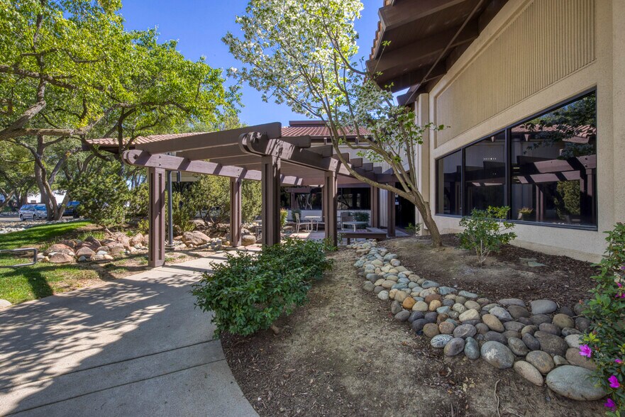 91 Blue Ravine Rd, Folsom, CA à vendre - Photo de l’immeuble – Image 3 sur 14