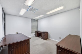 10940 Stancliff Rd, Houston, TX à louer Photo de l’immeuble– Image 2 sur 9