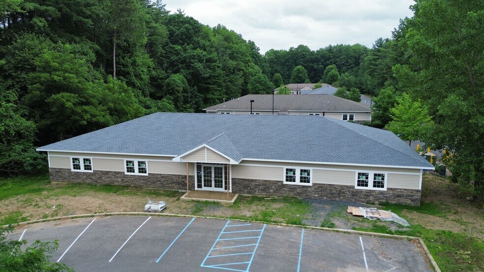 513 Moe Rd, Clifton Park, NY à louer - Photo de l’immeuble – Image 2 sur 7