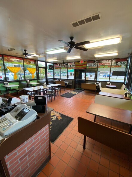 930 W Illinois Ave, Aurora, IL à vendre - Photo intérieure – Image 3 sur 21