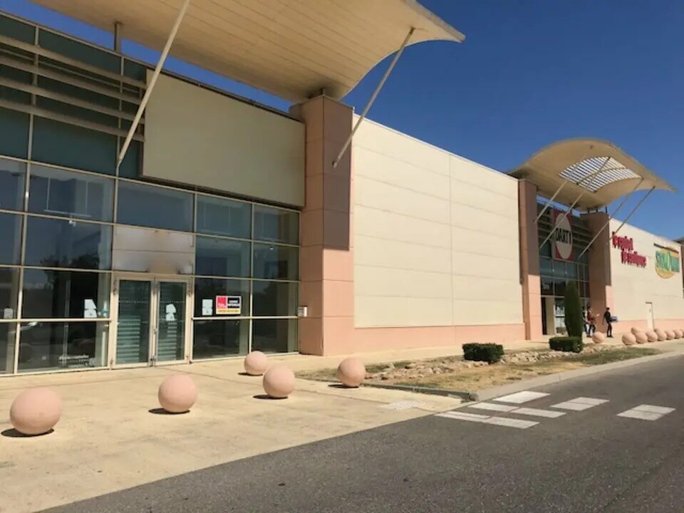 Local commercial dans Avignon à louer Photo de l’immeuble– Image 1 sur 5