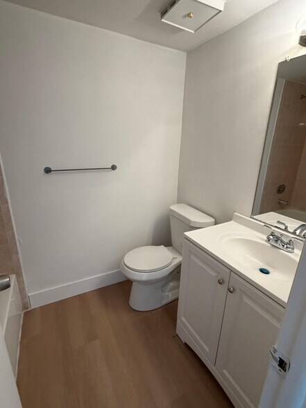 BULK CONDO PORTFOLIO OF 5 UNITS portefeuille de 5 biens à vendre sur LoopNet.fr - Photo de l’immeuble – Image 2 sur 33
