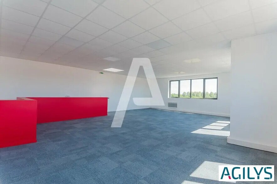 Local d’activités dans Saint-Pierre-du-Perray à louer - Photo intérieure – Image 2 sur 7