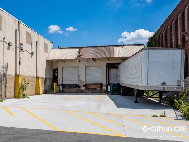 22 Mercer St, Paterson, NJ à louer - Photo de l’immeuble – Image 3 sur 9