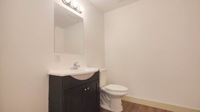 12208-12222 SE Market St, Portland, OR à louer Photo intérieure– Image 2 sur 11