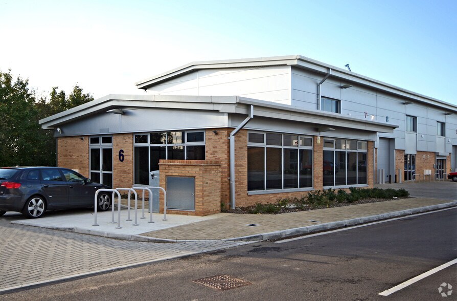 6-12 Greenway, Harlow à louer - Photo principale – Image 1 sur 4