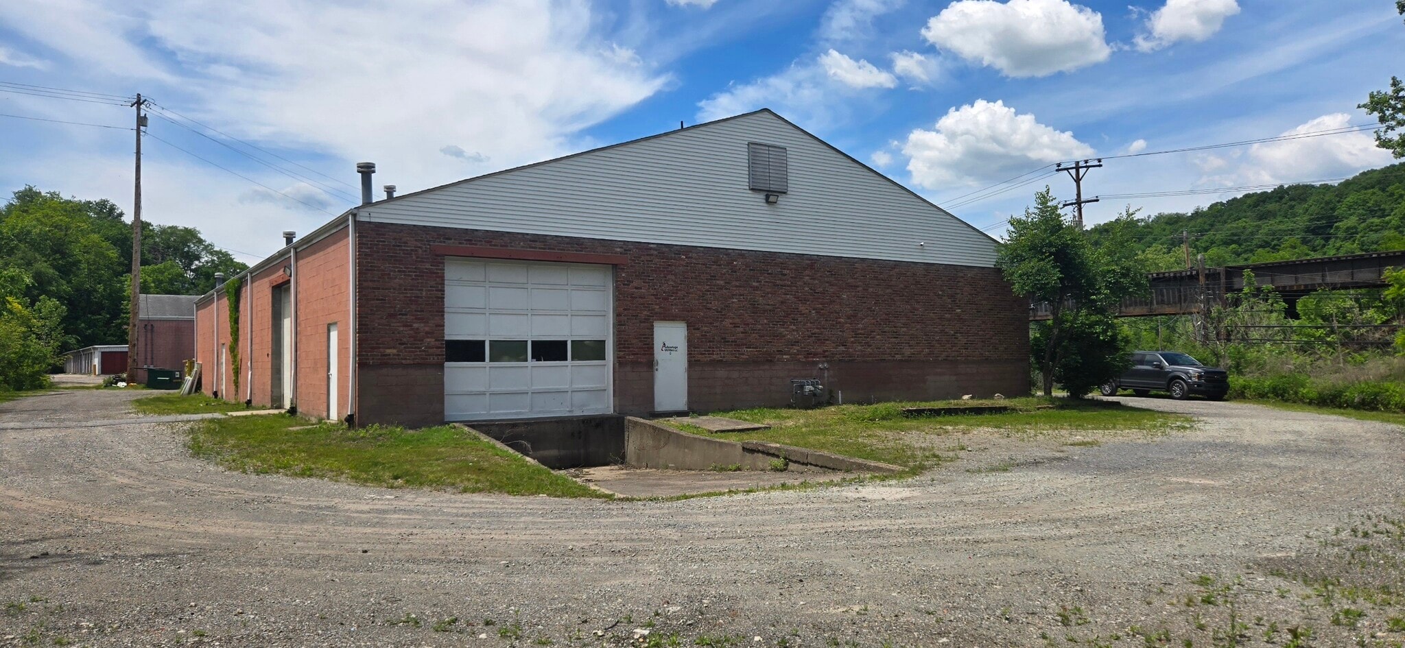 451 Millers Run Rd, Morgan, PA à louer Photo de l’immeuble– Image 1 sur 6