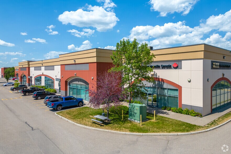 3101-3141 16th St NE, Calgary, AB à louer - Photo de l’immeuble – Image 3 sur 7