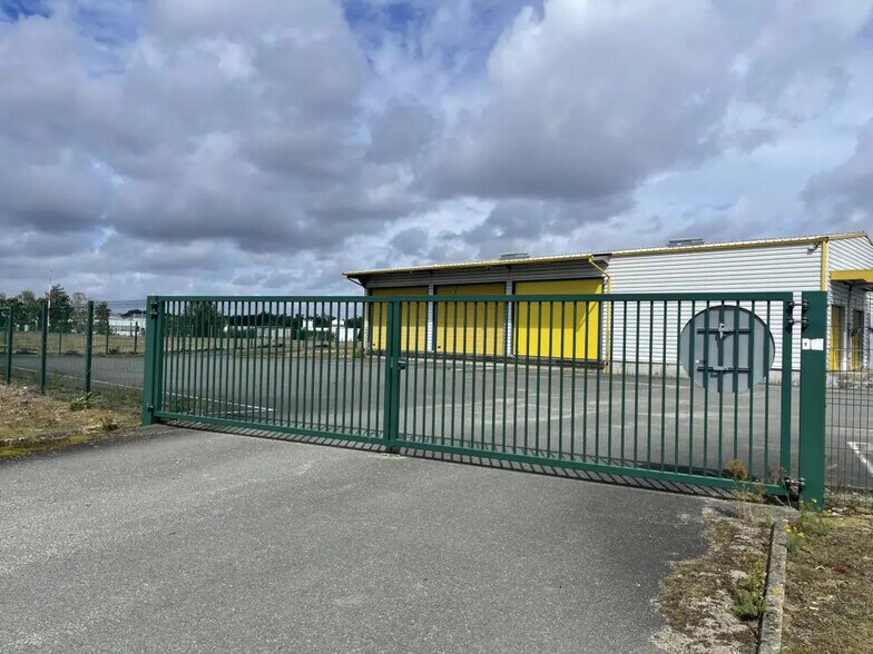 Industriel/Logistique dans Arnage à louer - Photo de l’immeuble – Image 1 sur 4