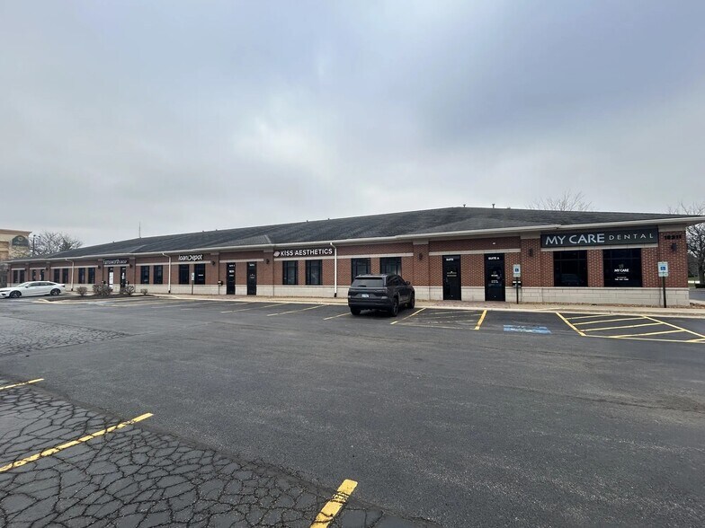 18311 N Creek Dr, Tinley Park, IL à louer - Photo de l’immeuble – Image 2 sur 12
