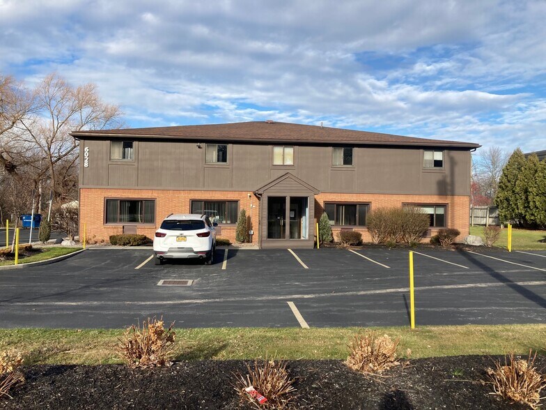6028 Sheridan Dr, Williamsville, NY à vendre - Photo de l’immeuble – Image 3 sur 19