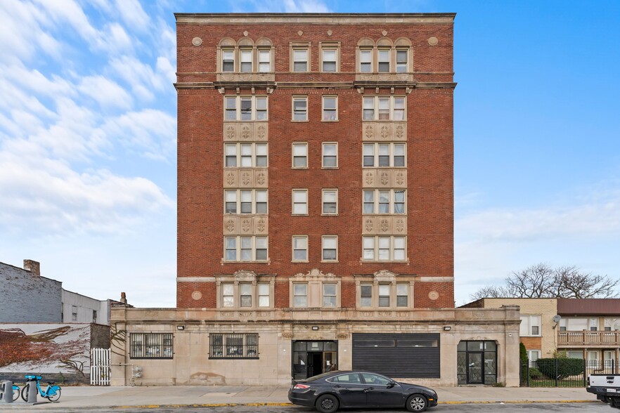3008 E Cheltenham Pl, Chicago, IL à vendre - Photo de l’immeuble – Image 3 sur 9