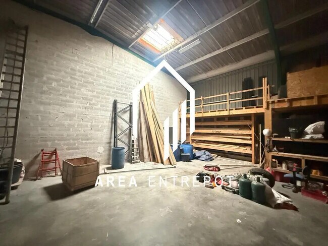 Plus de détails pour Local d'activités à louer