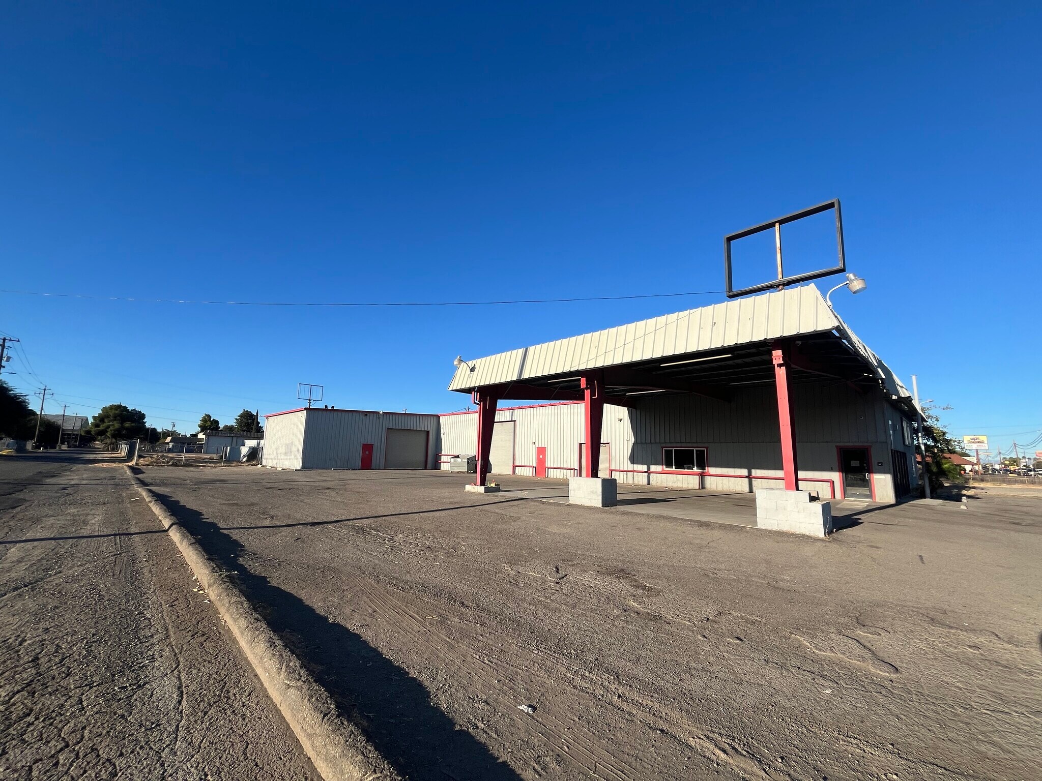 1743 E Pacheco Blvd, Los Banos, CA à vendre Photo de l’immeuble– Image 1 sur 6