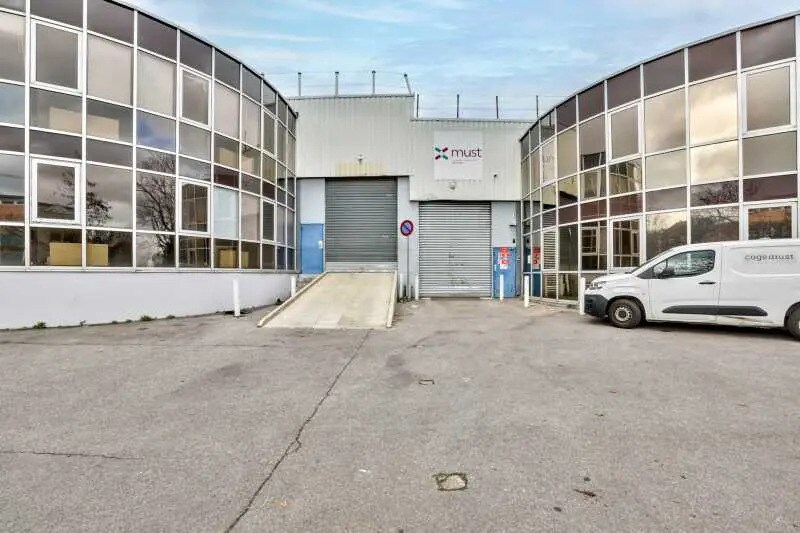Local d’activités dans Fontenay-sous-Bois à louer - Photo de l’immeuble – Image 3 sur 20