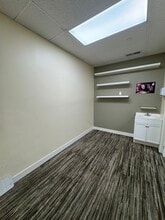 15928 Ventura Blvd, Encino, CA à louer Photo de l’immeuble– Image 2 sur 10