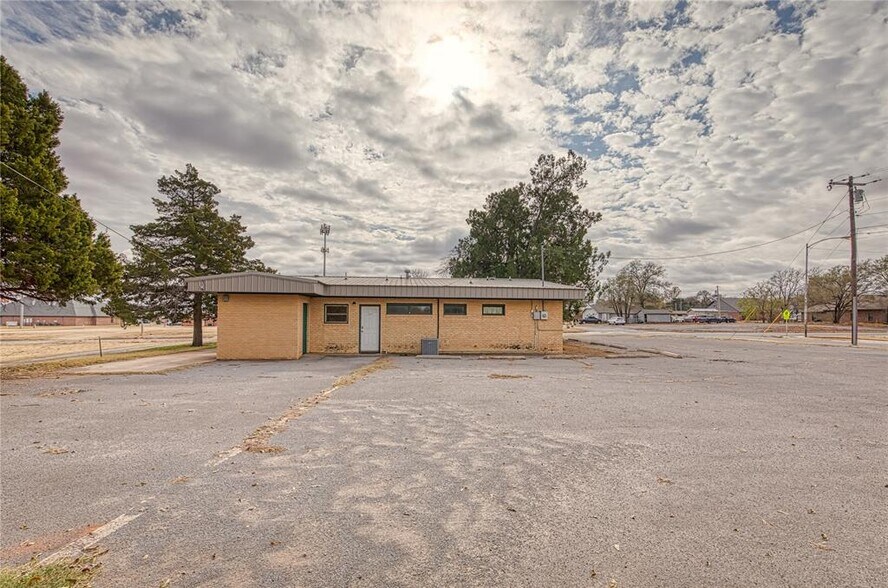 517 W 2nd St, Elk City, OK à vendre - Photo de l’immeuble – Image 2 sur 5
