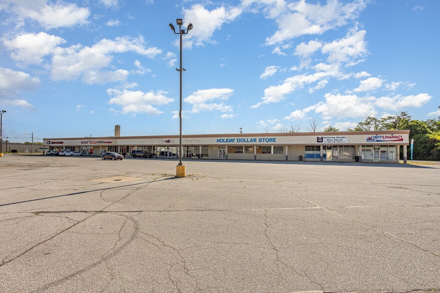 3405-3419 E Genesee Ave, Saginaw, MI à louer - Photo de l’immeuble – Image 3 sur 12