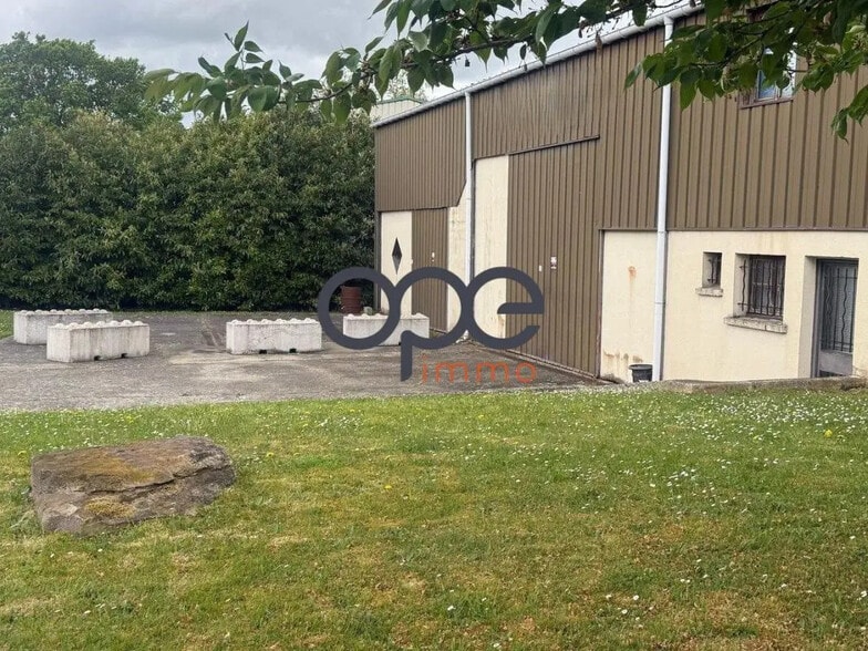 Local d’activités dans Ennery à louer - Photo de l’immeuble – Image 2 sur 11