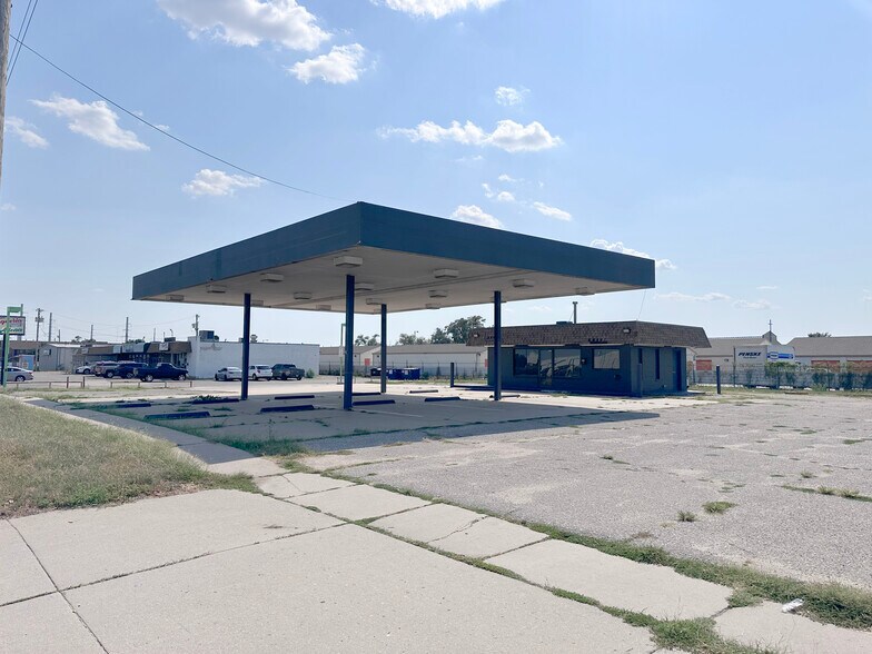 3801 S Seneca St, Wichita, KS à louer - Photo de l’immeuble – Image 2 sur 6